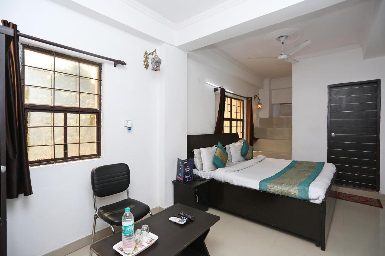 Oyo 8253 Golden Heights Hotel New Delhi Exterior photo