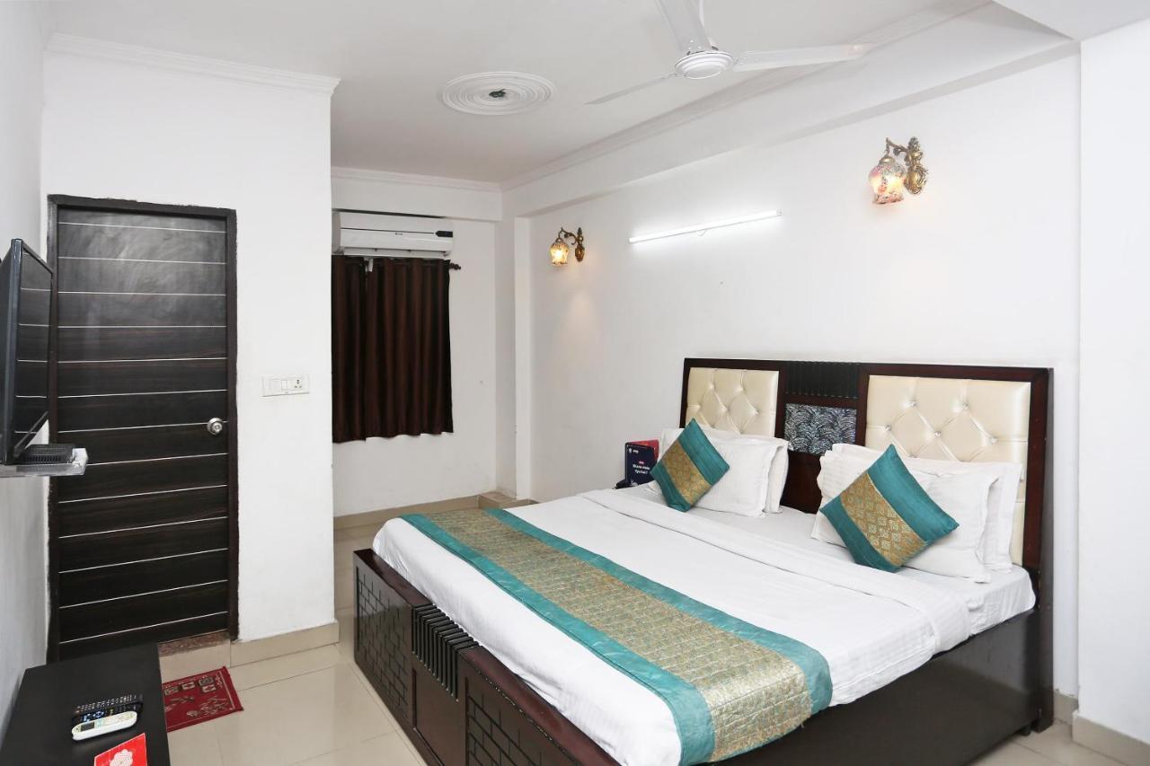 Oyo 8253 Golden Heights Hotel New Delhi Exterior photo