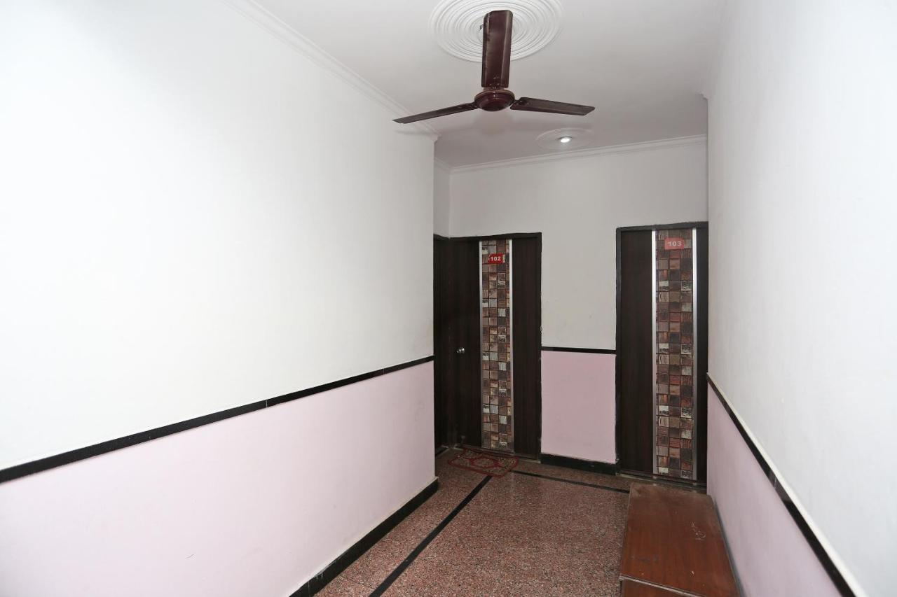 Oyo 8253 Golden Heights Hotel New Delhi Exterior photo